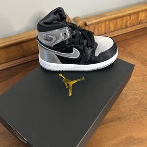 BRAND NEW Jordan Kids' Retro High Shoes - Black, Medium Gray and White, Size 5c